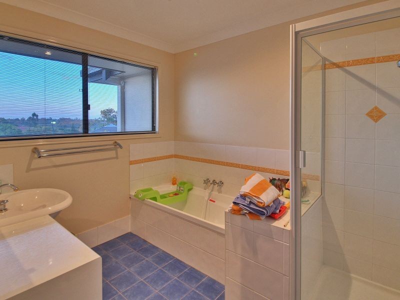 4 Hamilton Close, Forest Lake QLD 4078