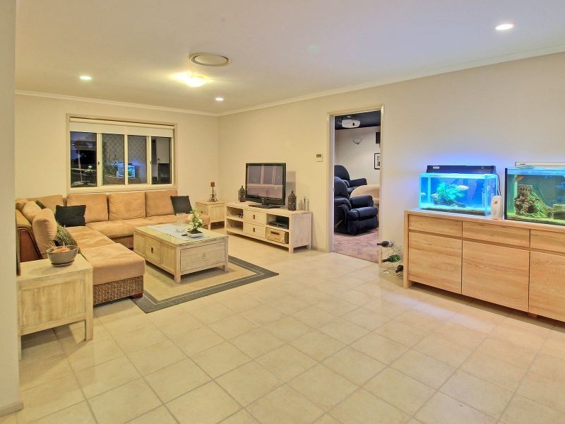 18 Sarabah Place, Forest Lake QLD 4078