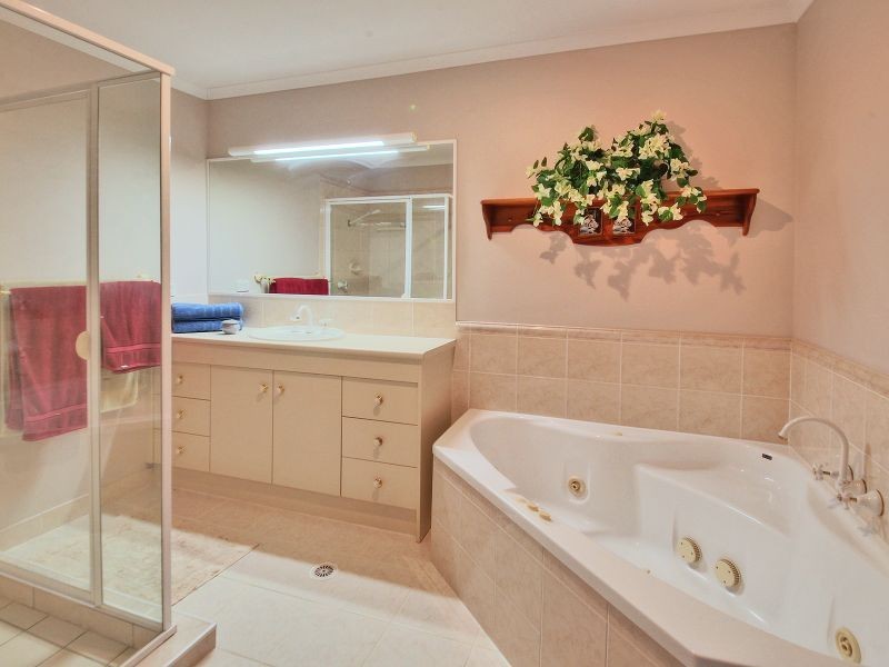 18 Sarabah Place, Forest Lake QLD 4078