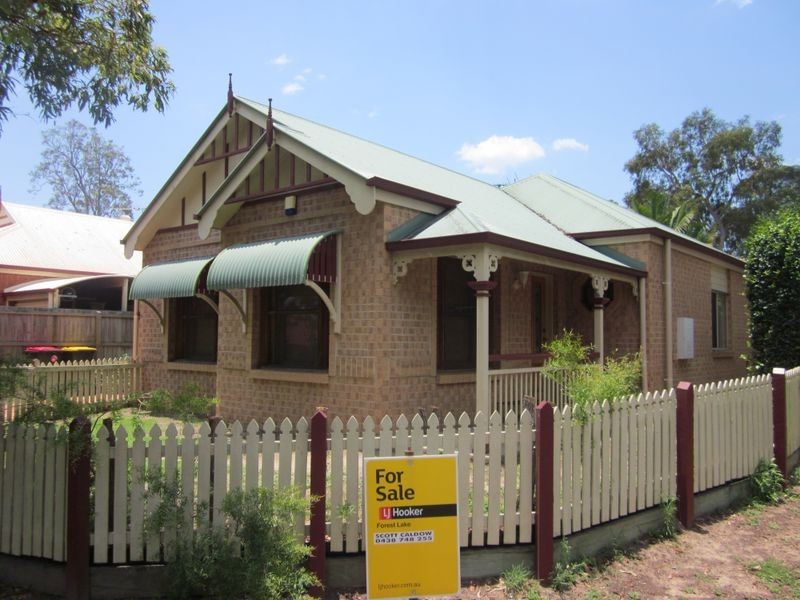 1 Goomburra Court, Forest Lake QLD 4078