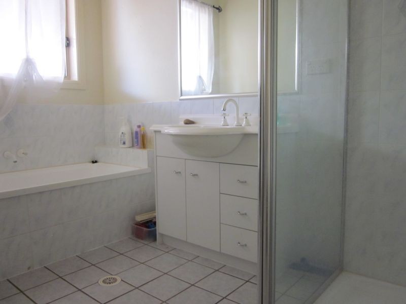 1 Goomburra Court, Forest Lake QLD 4078