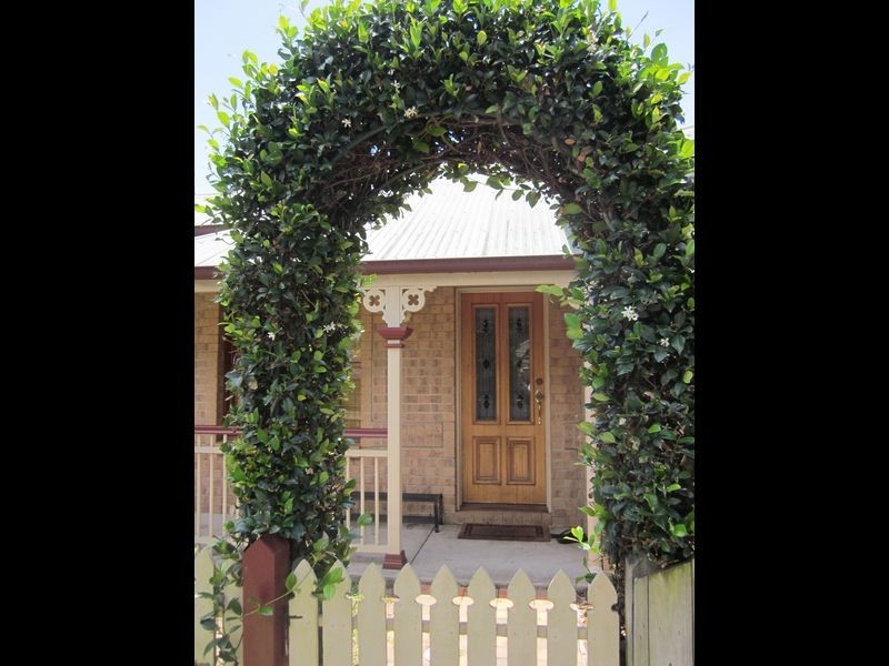 1 Goomburra Court, Forest Lake QLD 4078