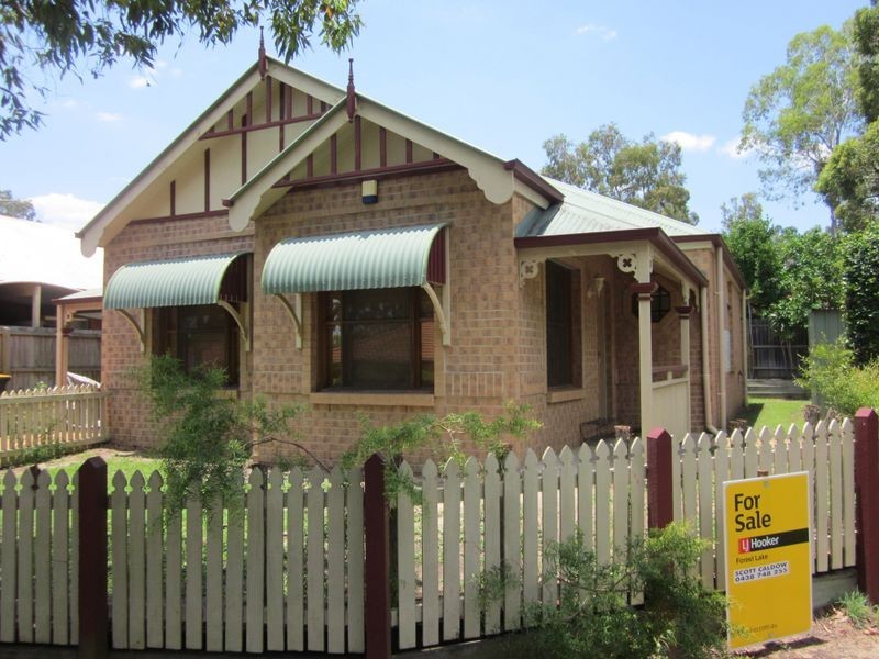 1 Goomburra Court, Forest Lake QLD 4078