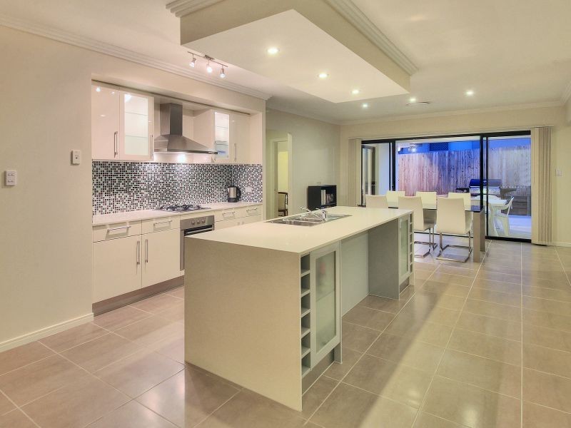 10 Colebrook Crescent, Doolandella QLD 4077