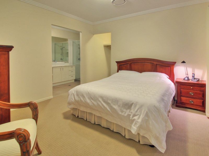 10 Colebrook Crescent, Doolandella QLD 4077