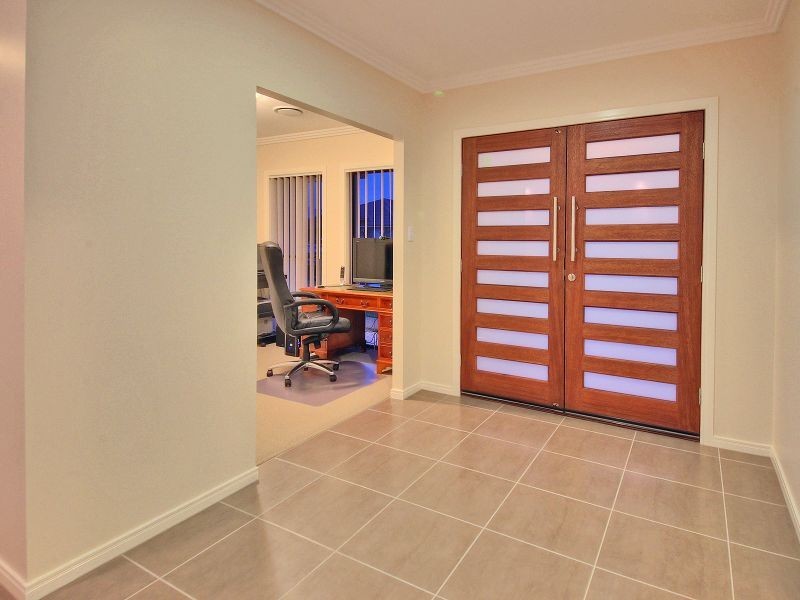 10 Colebrook Crescent, Doolandella QLD 4077