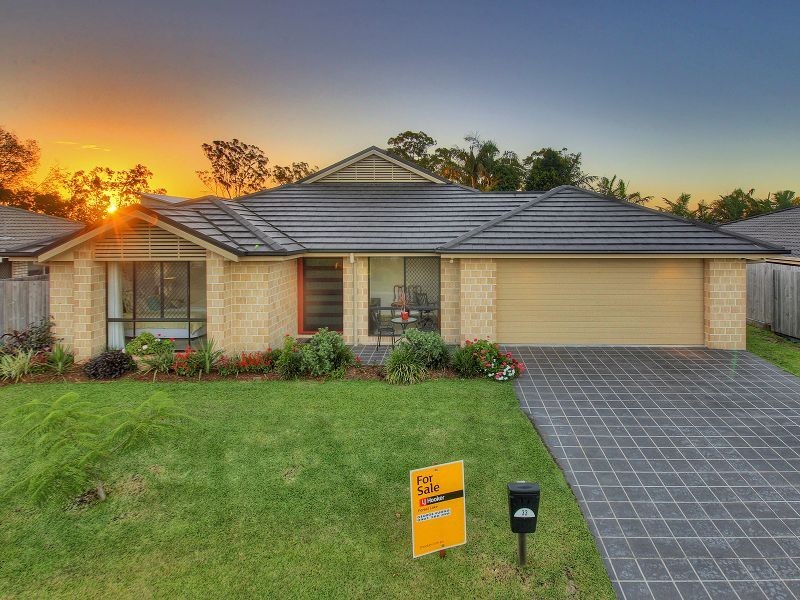 33 Brushwood Circuit, Forest Lake QLD 4078