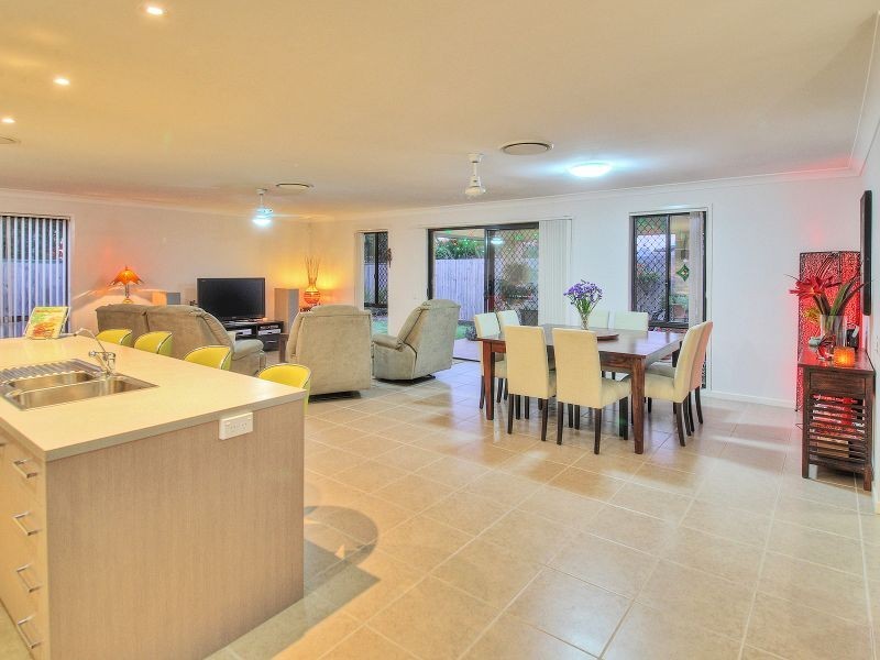 33 Brushwood Circuit, Forest Lake QLD 4078