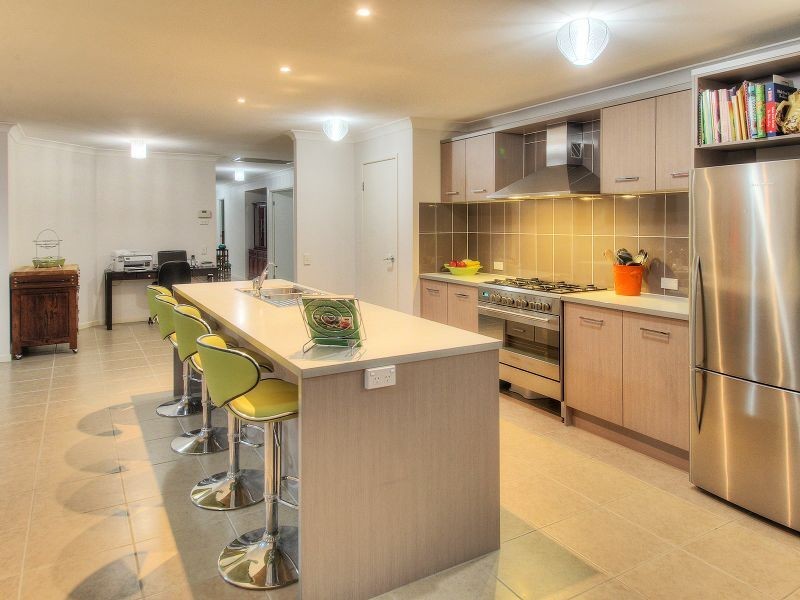 33 Brushwood Circuit, Forest Lake QLD 4078