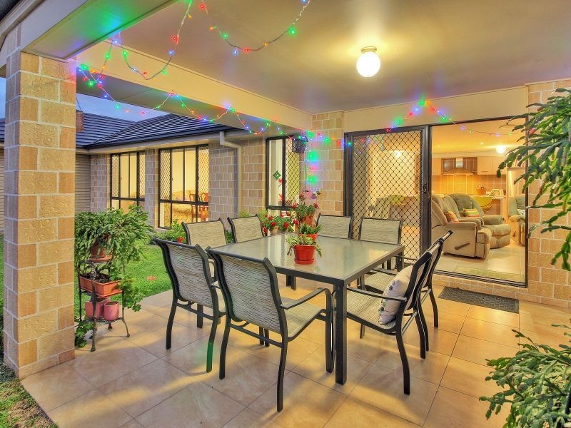 33 Brushwood Circuit, Forest Lake QLD 4078