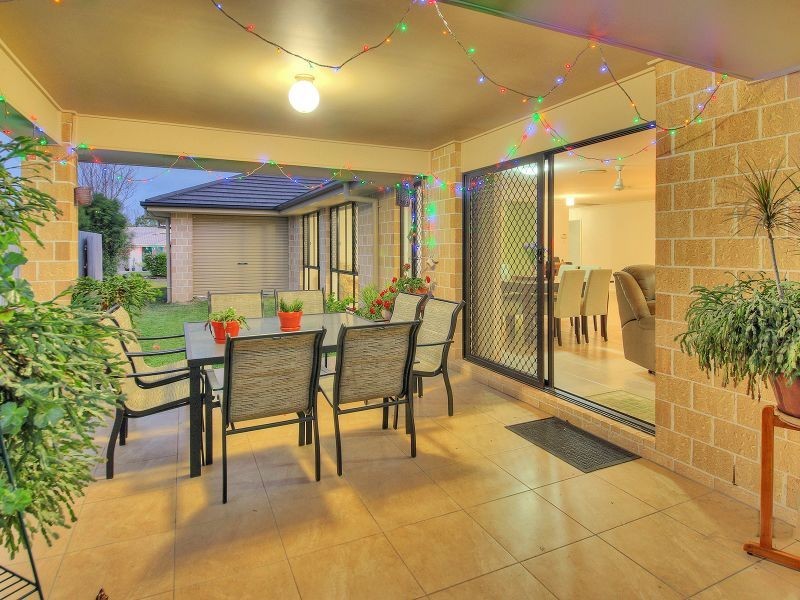 33 Brushwood Circuit, Forest Lake QLD 4078