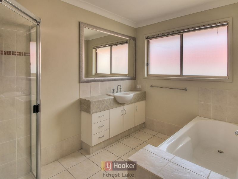 37 Fairway Drive, Meadowbrook QLD 4131