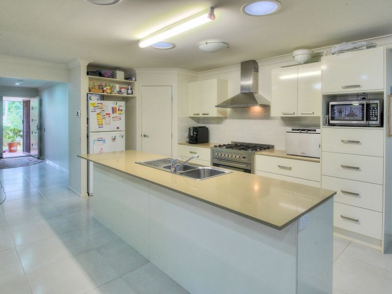 2 Peppermint Lane, Forest Lake QLD 4078