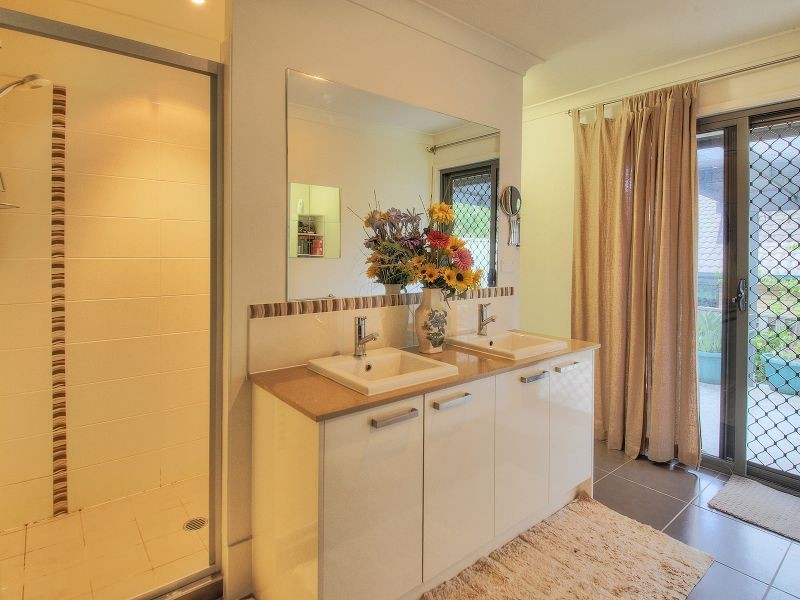 2 Peppermint Lane, Forest Lake QLD 4078