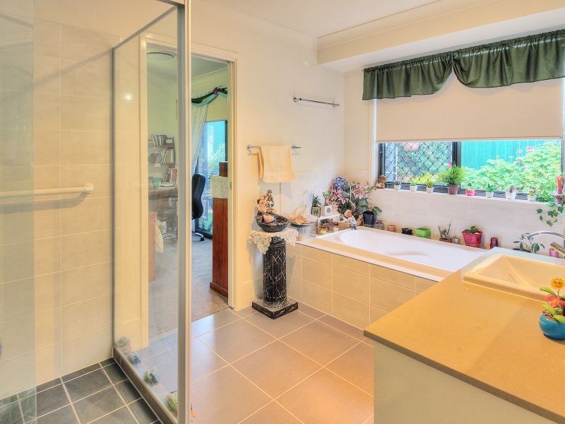 2 Peppermint Lane, Forest Lake QLD 4078