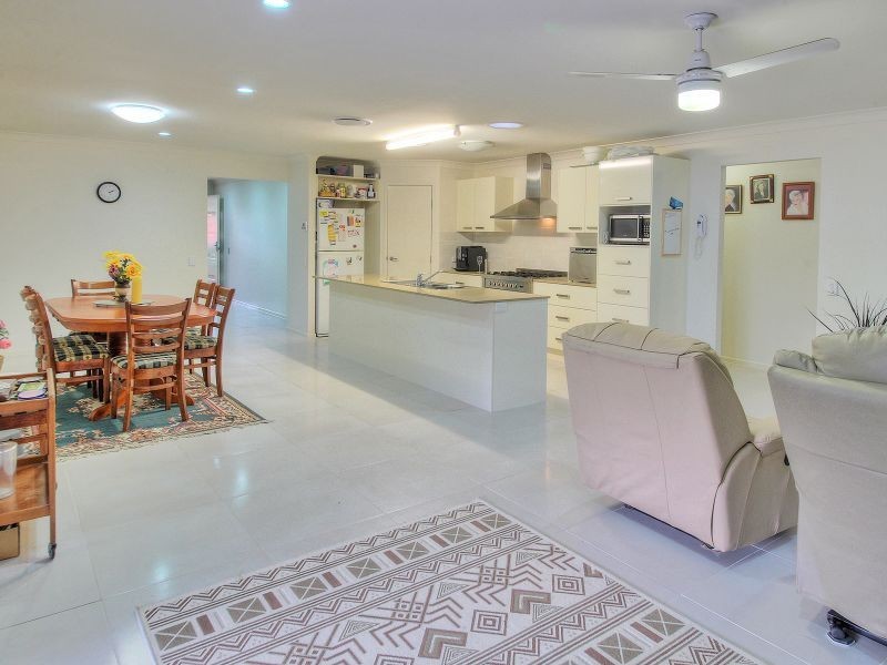 2 Peppermint Lane, Forest Lake QLD 4078