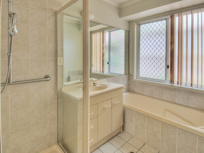 102 Flinders Crescent, Forest Lake QLD 4078