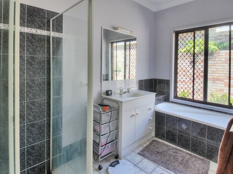 6 Collingrove Place, Forest Lake QLD 4078