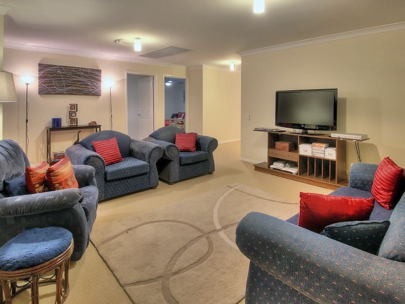 21 Desoto Place, Forest Lake QLD 4078