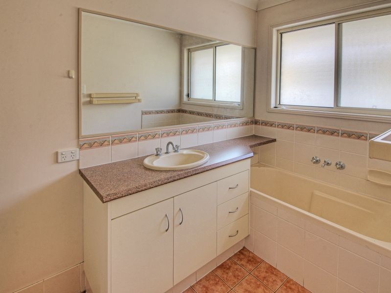1 Ridgeway Street, Forest Lake QLD 4078