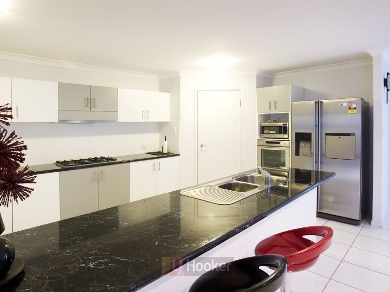 15 Ironbark Place, Heathwood QLD 4110
