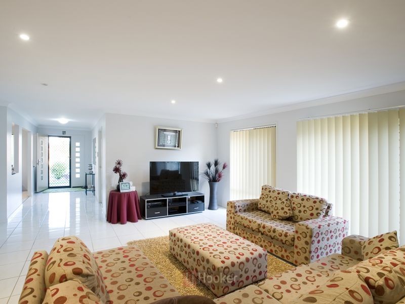 15 Ironbark Place, Heathwood QLD 4110
