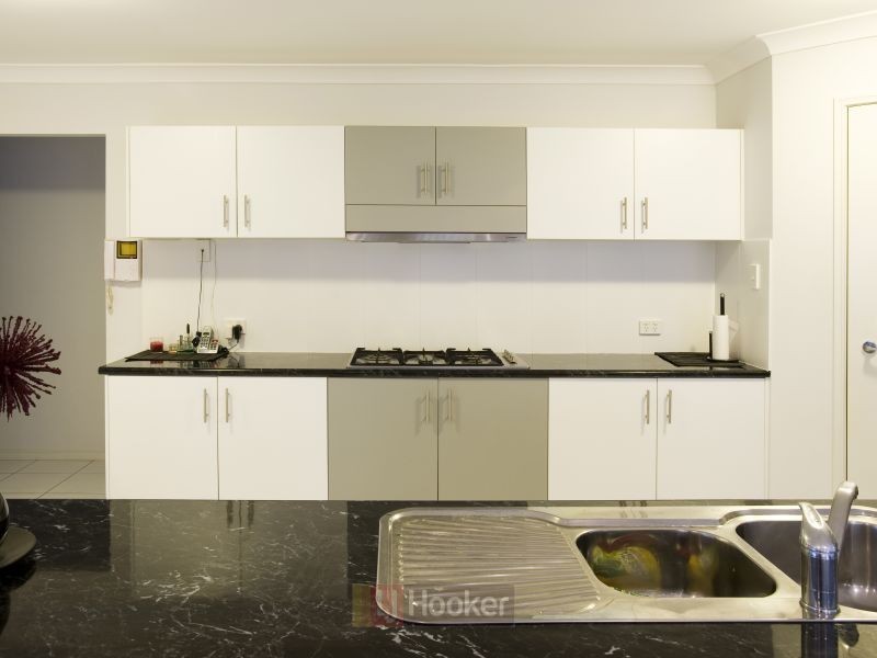 15 Ironbark Place, Heathwood QLD 4110