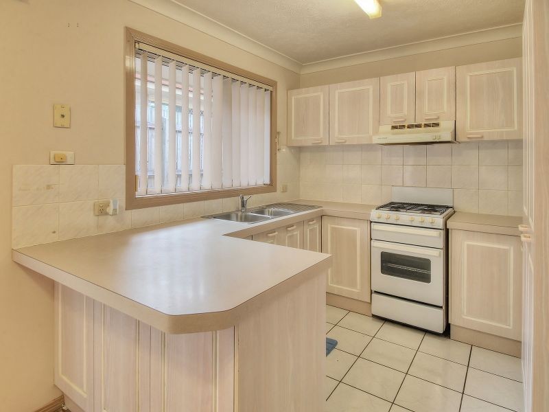 8 Beaufront Place, Forest Lake QLD 4078