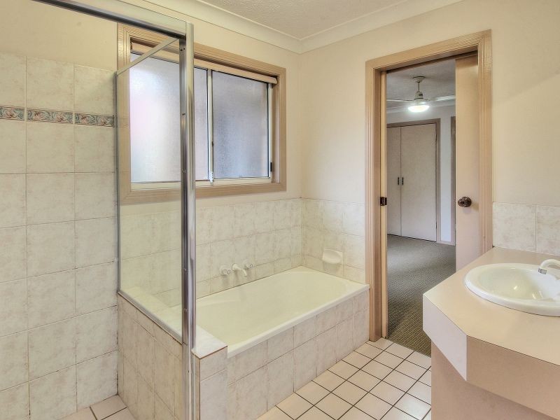 8 Beaufront Place, Forest Lake QLD 4078