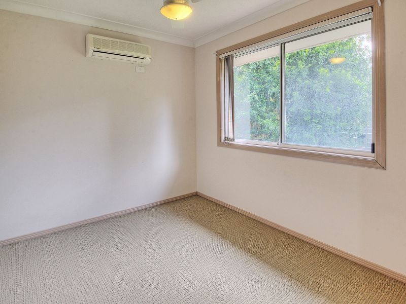 8 Beaufront Place, Forest Lake QLD 4078