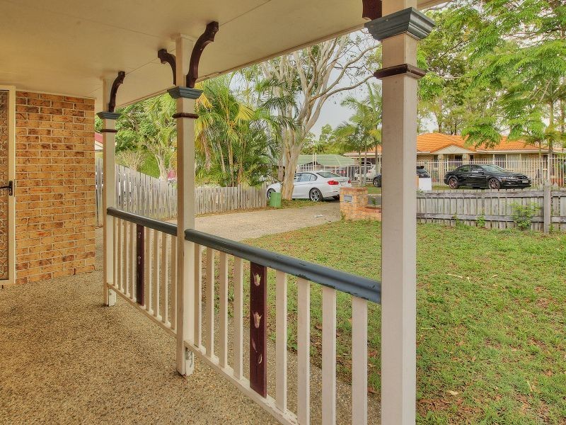 8 Beaufront Place, Forest Lake QLD 4078