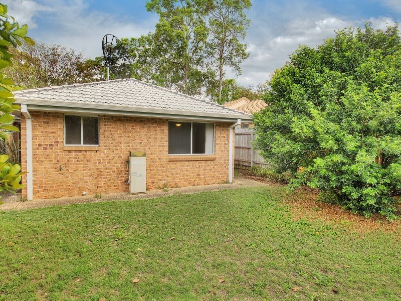 8 Beaufront Place, Forest Lake QLD 4078