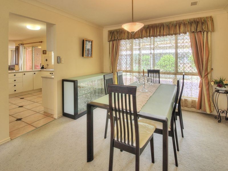 15 Burke Place, Forest Lake QLD 4078