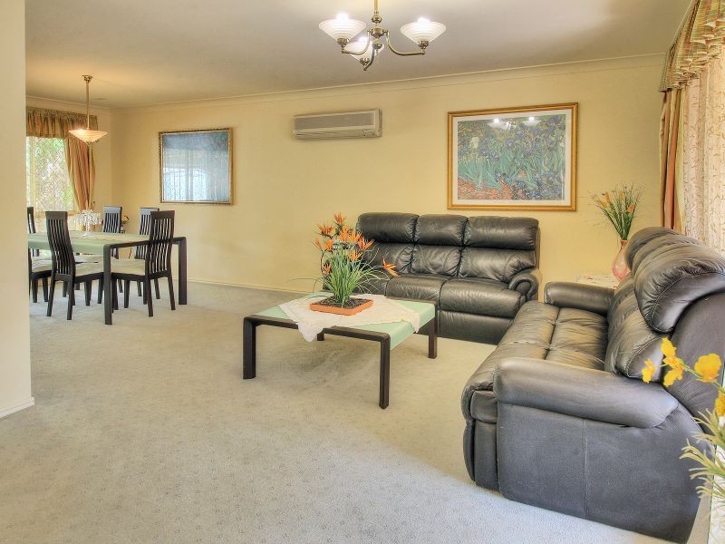 15 Burke Place, Forest Lake QLD 4078