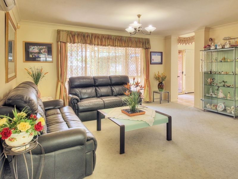 15 Burke Place, Forest Lake QLD 4078