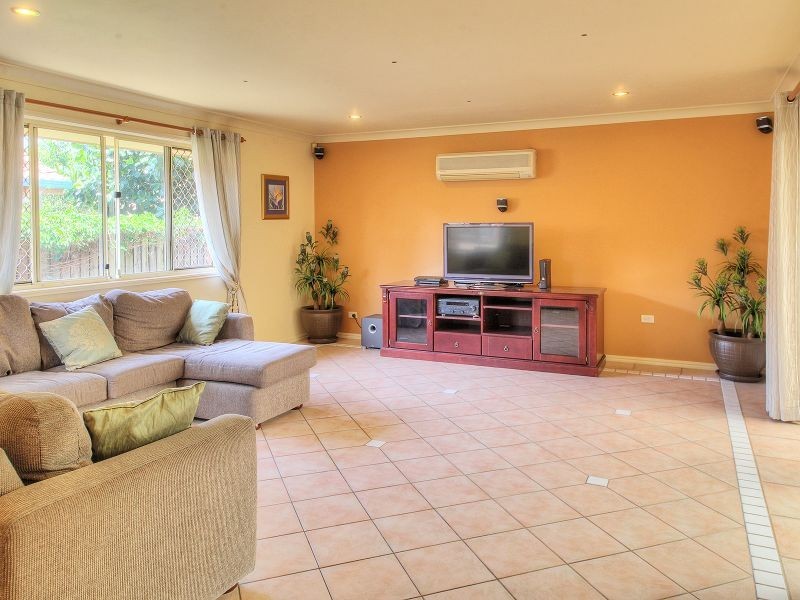 15 Burke Place, Forest Lake QLD 4078