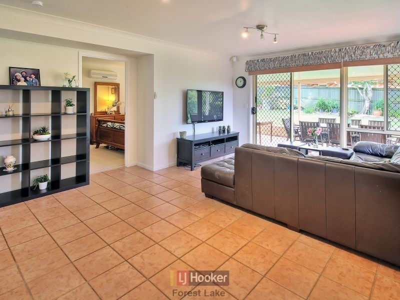 13 Tenterfield Place, Forest Lake QLD 4078