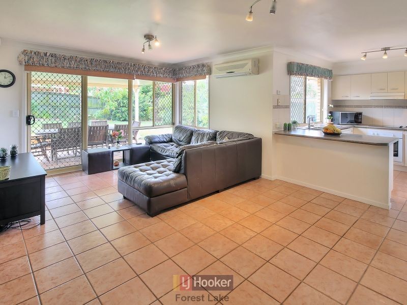 13 Tenterfield Place, Forest Lake QLD 4078