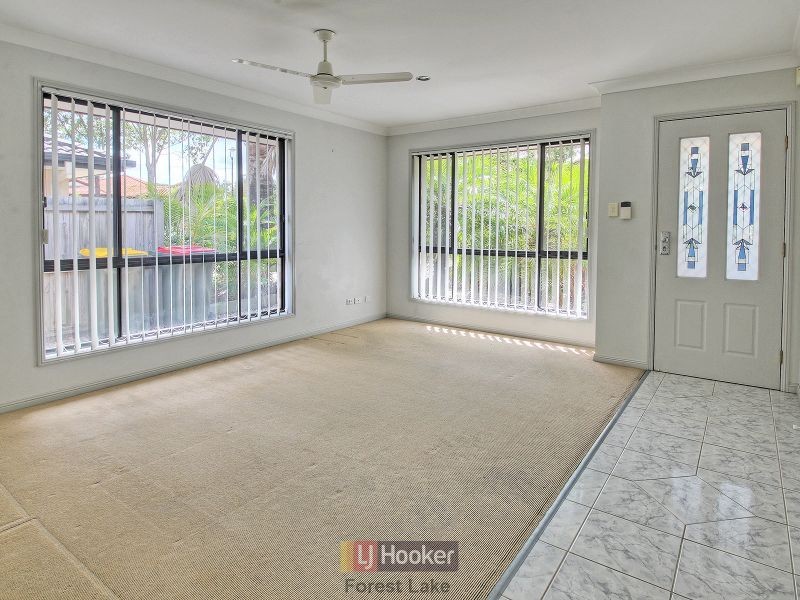 8 Wren Close, Forest Lake QLD 4078