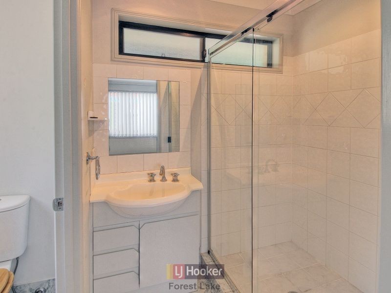 8 Wren Close, Forest Lake QLD 4078
