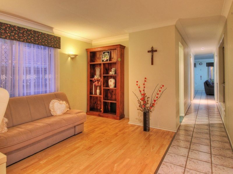 42 Scarlet Place, Forest Lake QLD 4078