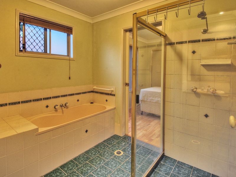 42 Scarlet Place, Forest Lake QLD 4078