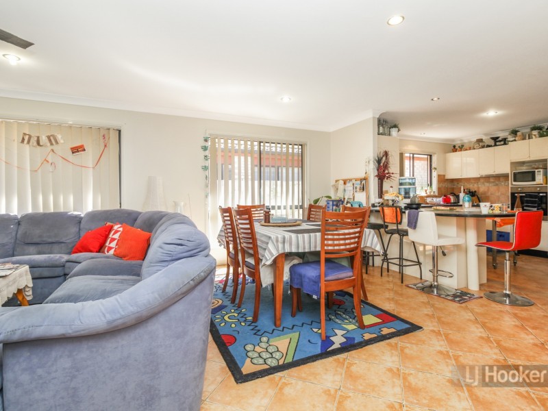 6 Wren Close, Forest Lake QLD 4078