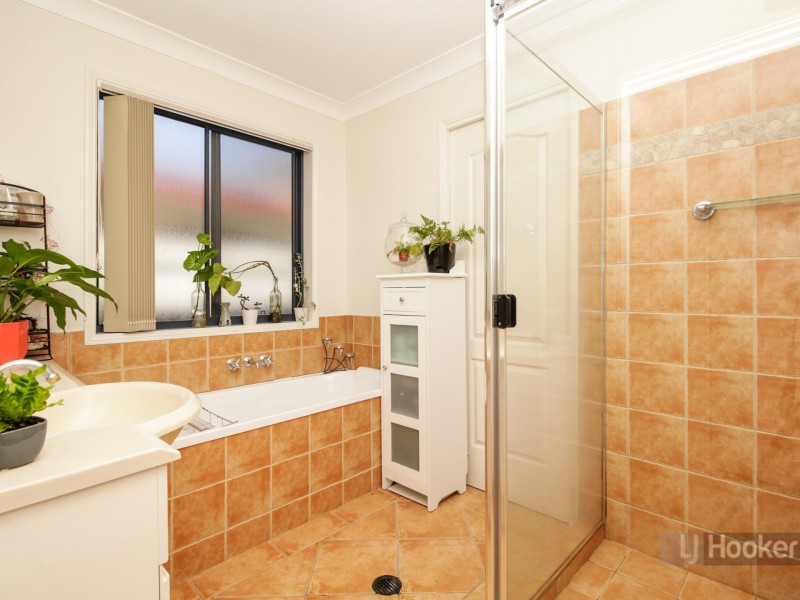 6 Wren Close, Forest Lake QLD 4078