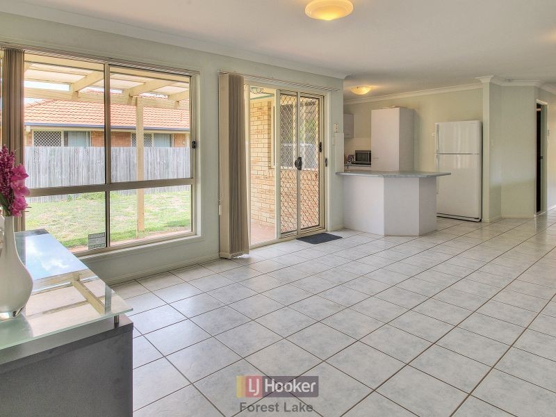 60 Central Street, Forest Lake QLD 4078