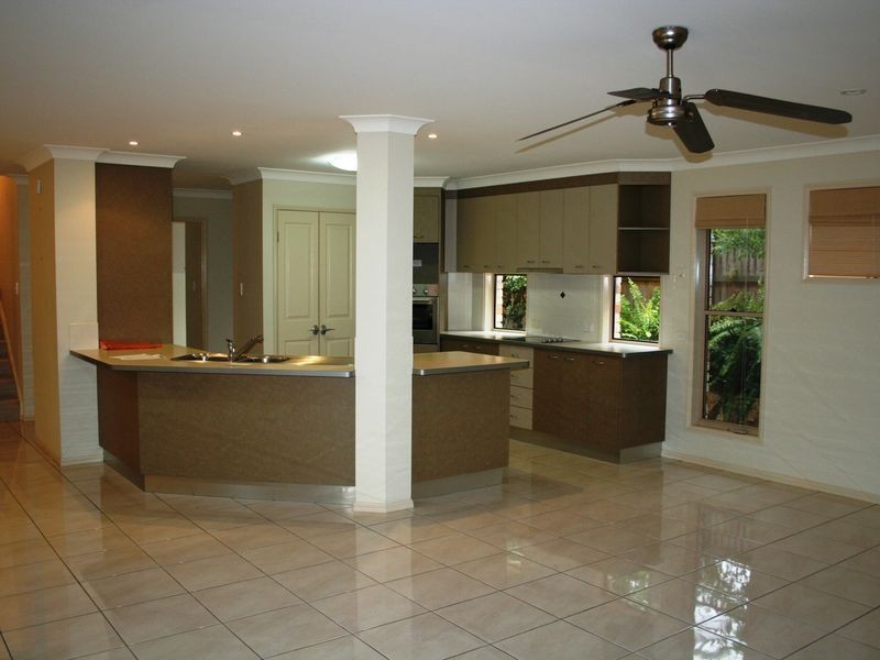 4 Elwood Street, Forest Lake QLD 4078