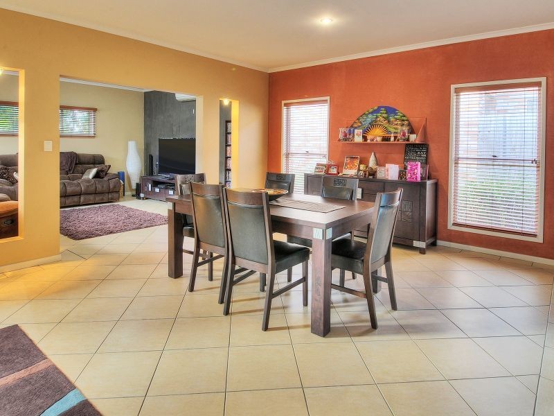 20 Mapleton Crescent, Forest Lake QLD 4078