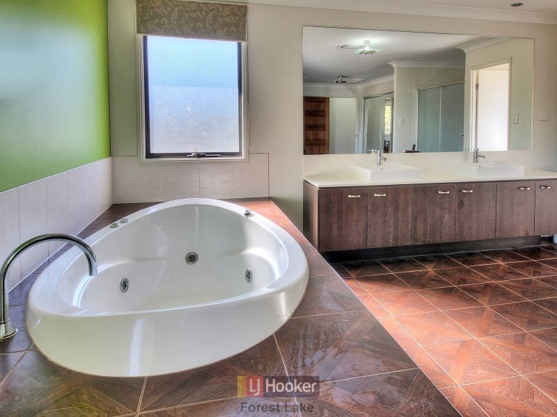 105 Jubilee Avenue, Forest Lake QLD 4078