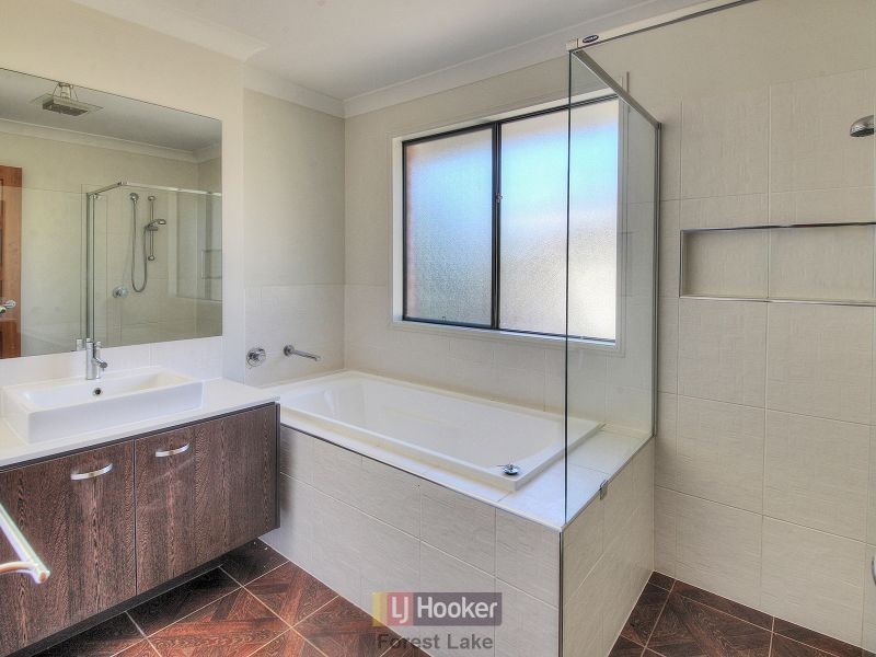 105 Jubilee Avenue, Forest Lake QLD 4078