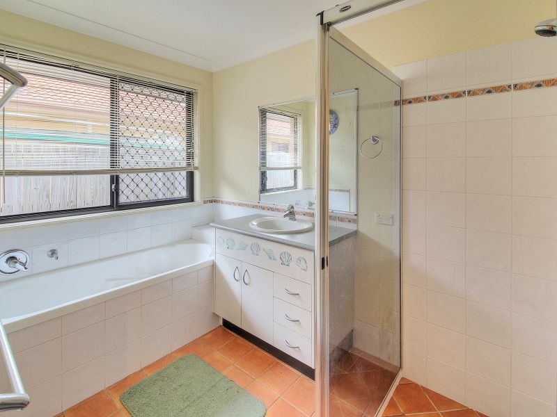 6 Balmoral Place, Forest Lake QLD 4078